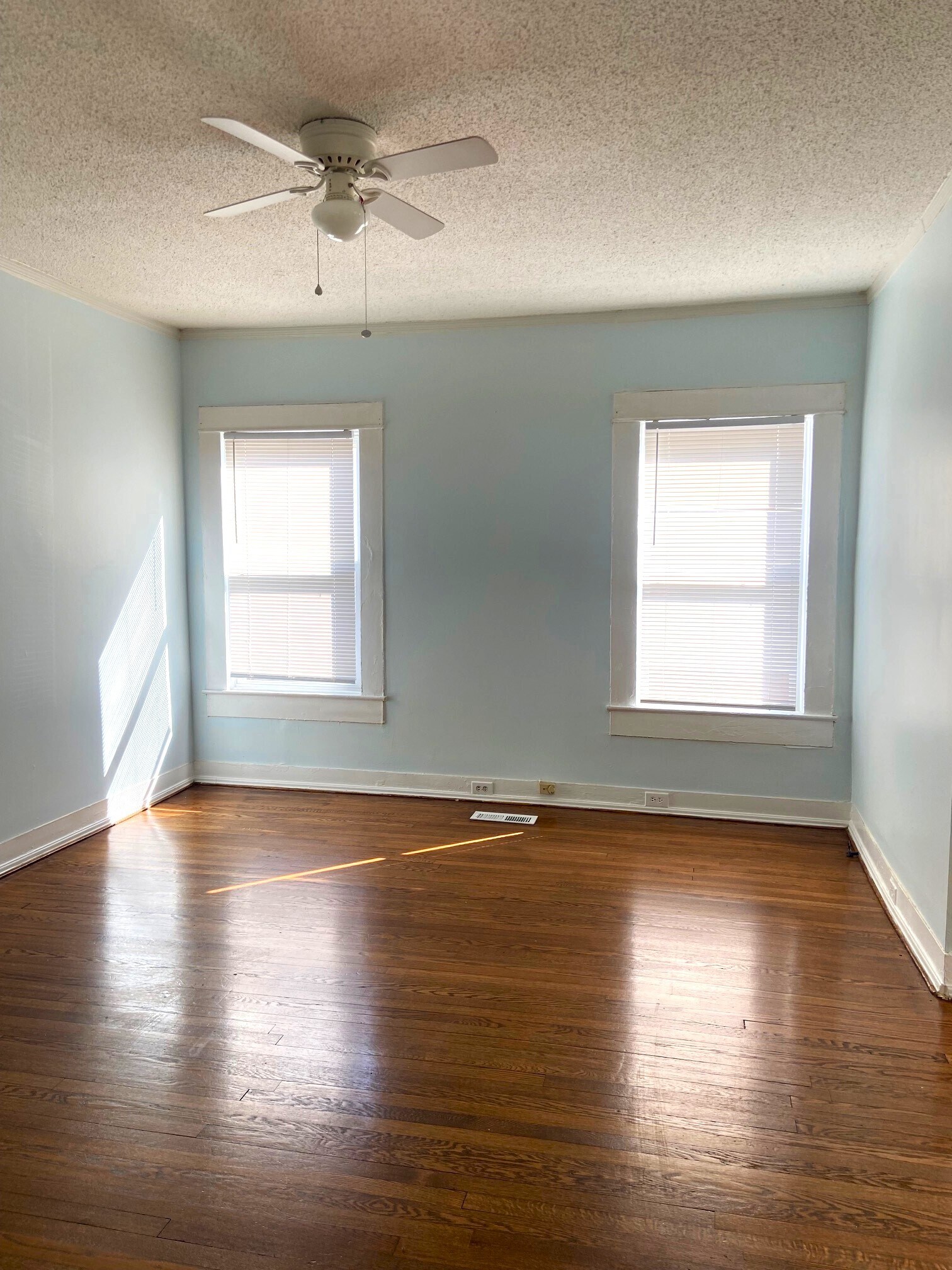 Building Photo - 508 10th Ct S