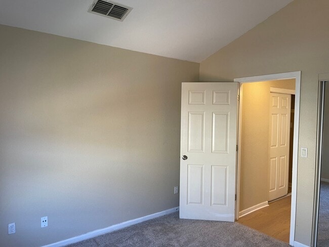 Building Photo - $ 250.00 Move in Credit - Adorable 1 bedro...