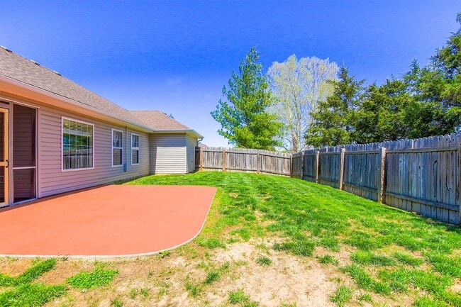 Building Photo - Charming 3 Bedroom/2 Bath in Mill Creek Manor with Spacious Garage