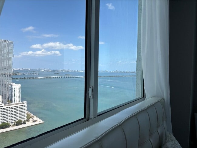 Building Photo - 1800 N Bayshore Dr