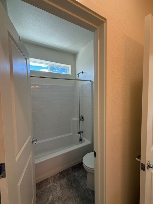 Building Photo - Charming Sun Valley Home with Generous Yard