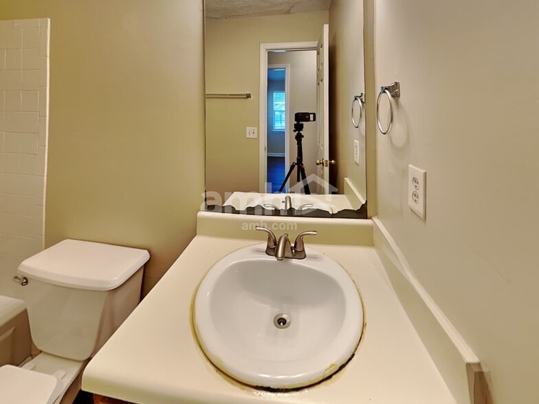 Building Photo - 131 The Esplanade Way SW