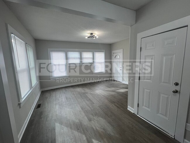 Building Photo - Beautiful 4 Bedroom 3 Bath Home