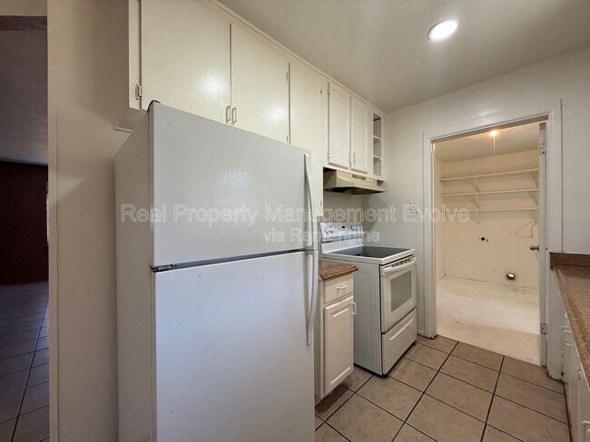 Building Photo - 3419 W Marshall Ave