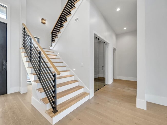 Building Photo - 330 Kelly Plantation Dr