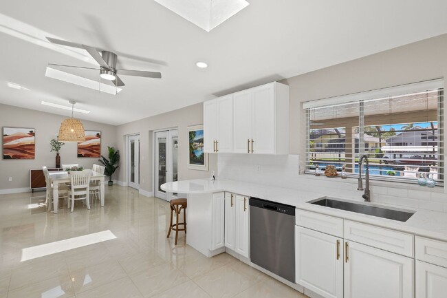 Building Photo - Naples Park Pool home - walking distance t...