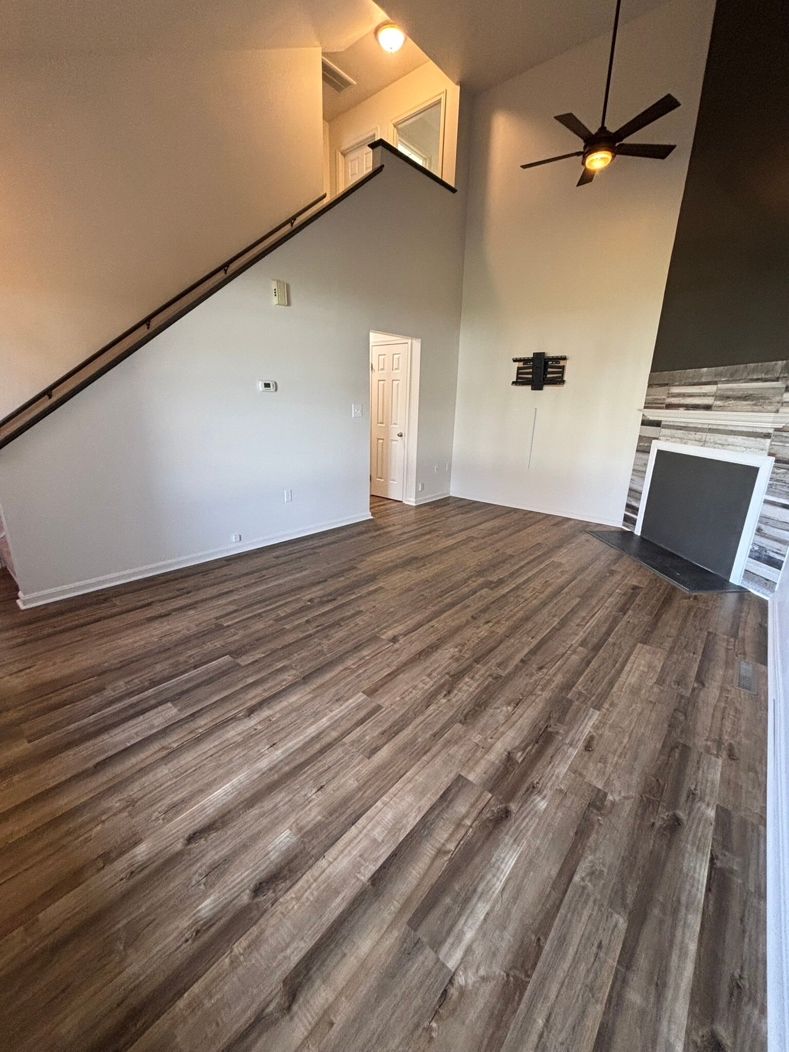 Living room - 405 Franklin St