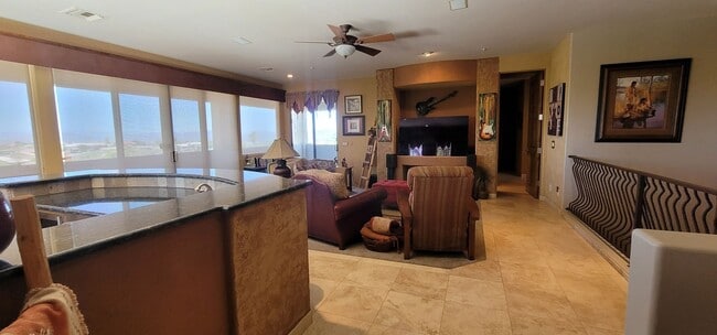 Building Photo - 16055 N Overlook Ct
