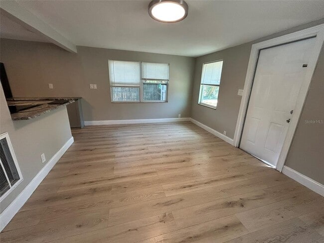 Building Photo - 626 29th Ave S