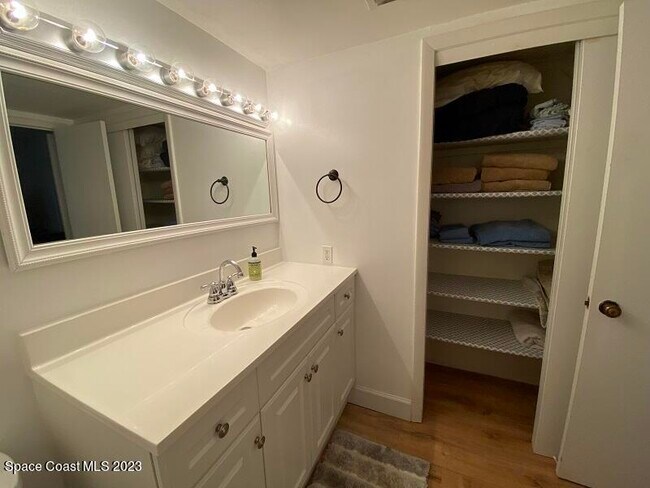 Building Photo - 555 Fillmore Ave