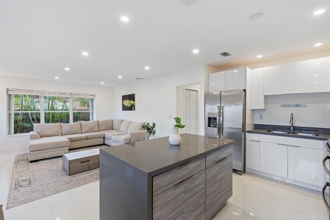 Building Photo - 1409 NE 2nd Ave