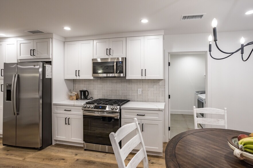 Building Photo - 19119 Ingomar St