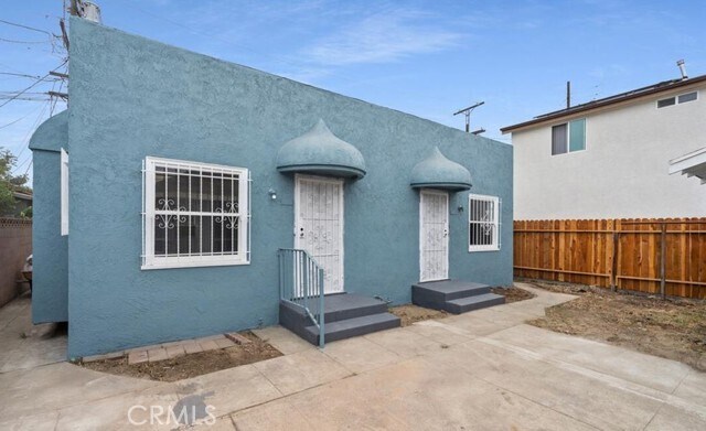 Primary Photo - 454 W 59th Pl