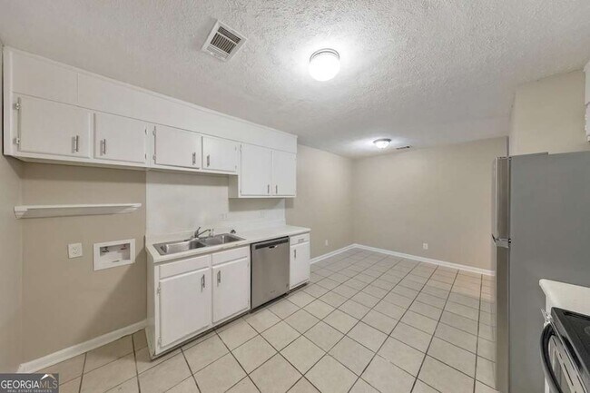 Building Photo - 245 Kimberly Way SW