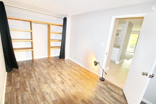 Building Photo - Rare 3-Bedroom, 2-Bath Condo in Sunny Sout...