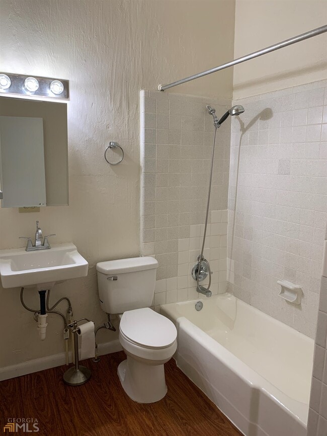 Building Photo - 174 Hart Ave