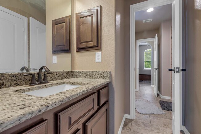 Building Photo - 10314 Radcliff Lake Dr