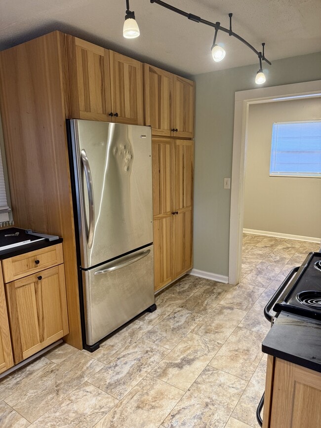 Building Photo - 906 Cherokee St