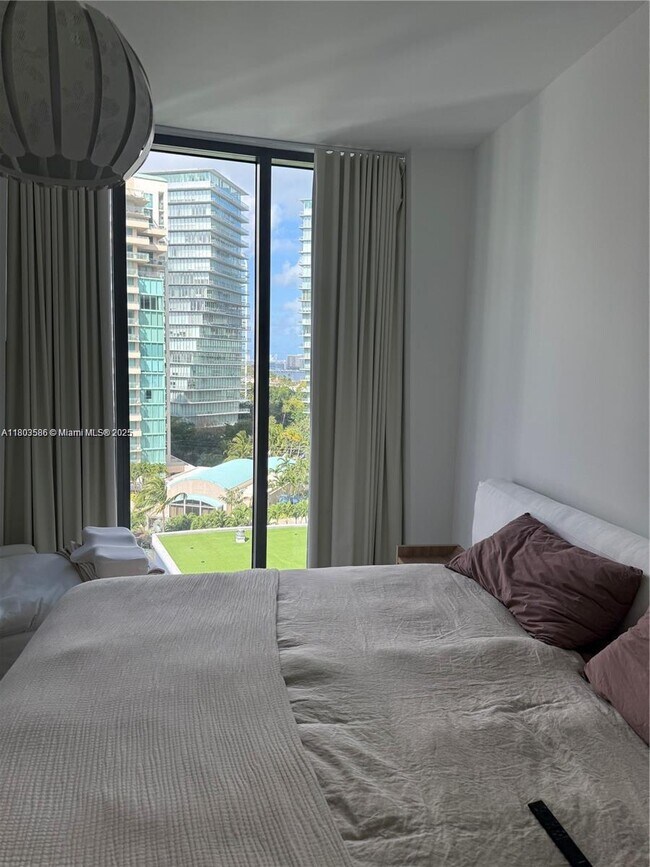 Building Photo - 2831 S Bayshore Dr