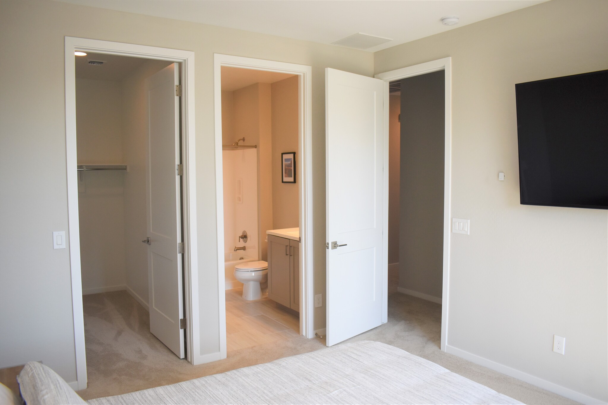 Bedroom 2 WIC Full Bathroom - 901 S Smith Rd