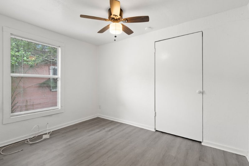 Building Photo - 1050 19th St S