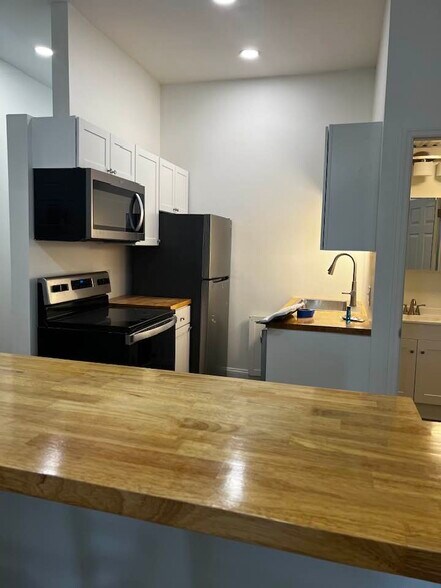 Apt 208 - 4 W State St