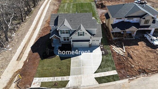 Building Photo - Nearly New Luxury Home in Blue Valley Schools!