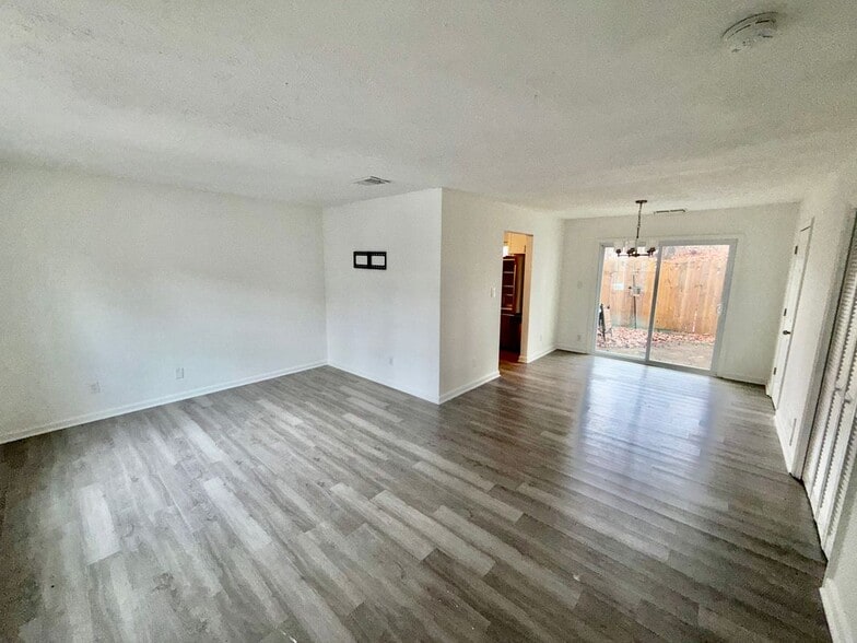 Building Photo - 2082 Lenoa Ln