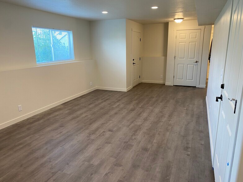 Family room - 2817 S 1150 W