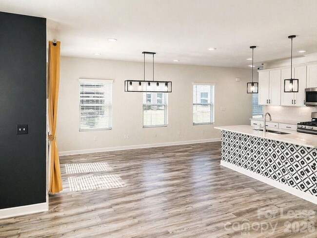 Building Photo - 2019 Red Ash Dr