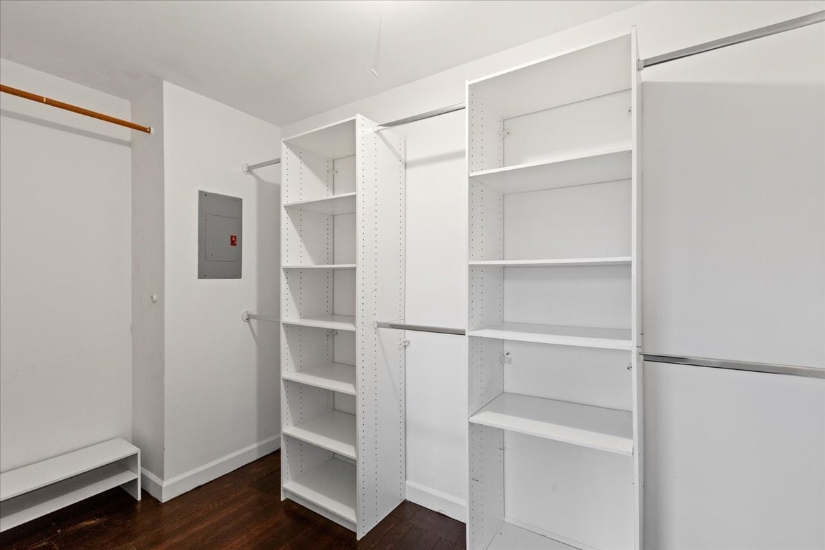 Building Photo - 559 W Surf St