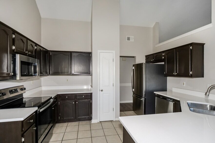 Building Photo - 2068 Heather Ridge