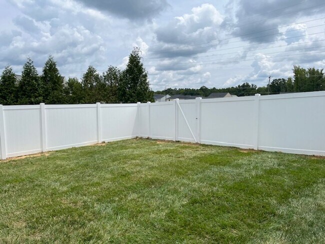 Building Photo - 336 Slate Dr