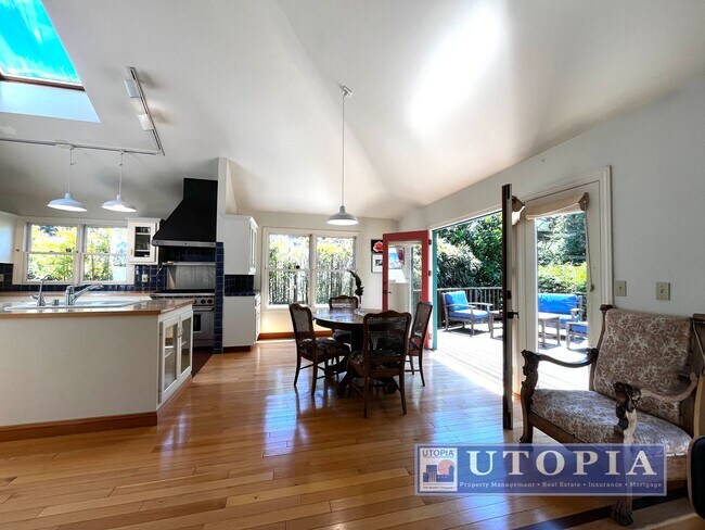 Building Photo - Beautiful, custom finished home in Aptos, ...