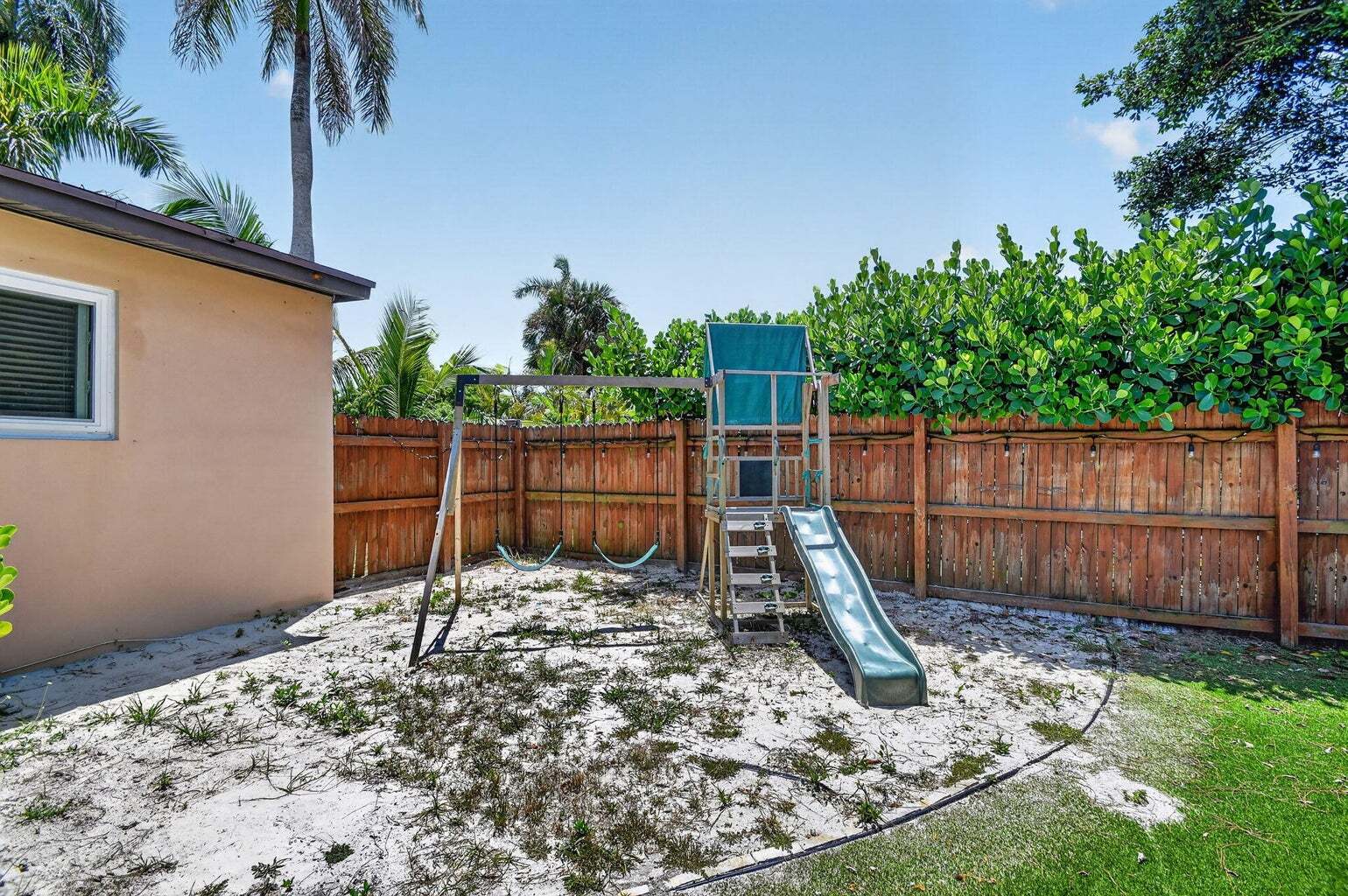 Building Photo - 907 Wright Dr