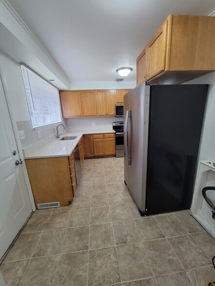 Building Photo - 4011 Buckingham Dr