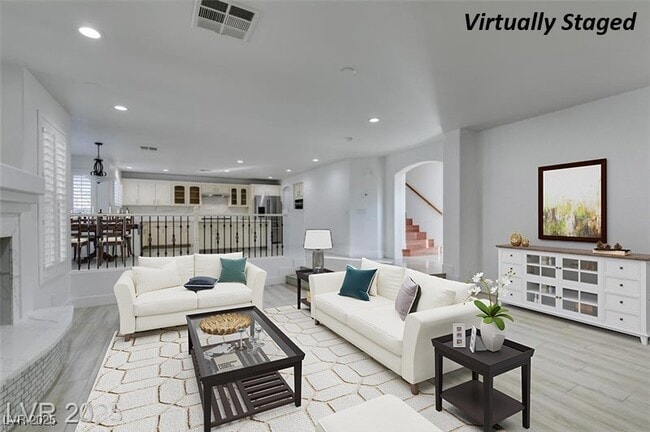 Building Photo - 1401 Via Savona Dr