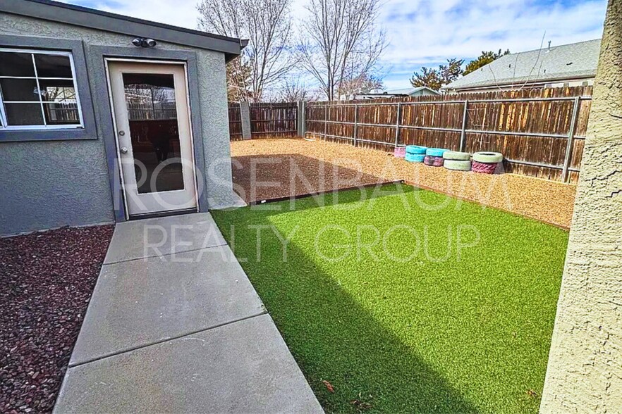 Building Photo - Gorgeous 3-bedrooms, 2-baths hilltop home ...