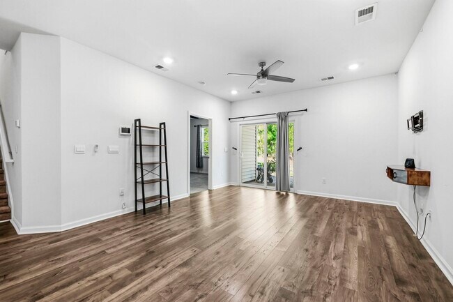 Building Photo - 3412 Bells Lk Cir