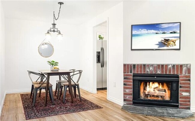 Building Photo - Awesome Juanita Condo for Lease