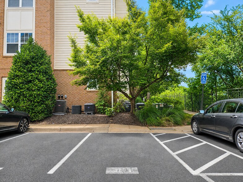 Building Photo - 4405 Weatherington Lane, Fairfax, VA 22030