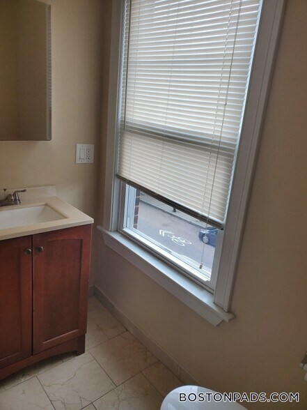 Building Photo - 2975 Washington St