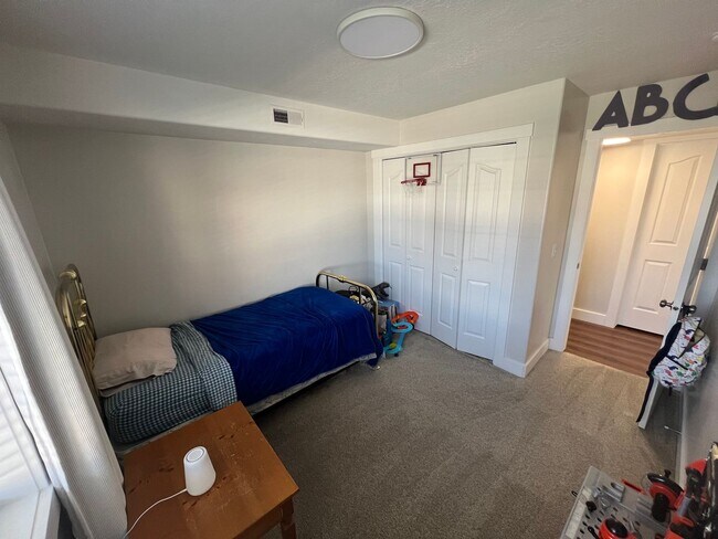 Building Photo - Orem 3 bedroom condo