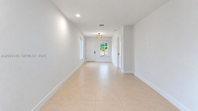 Building Photo - 3558 SW 26th St
