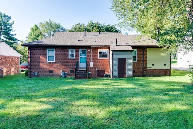 Building Photo - 8406 Holly Hill Rd