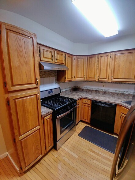 Building Photo - 15 Hanover Ct