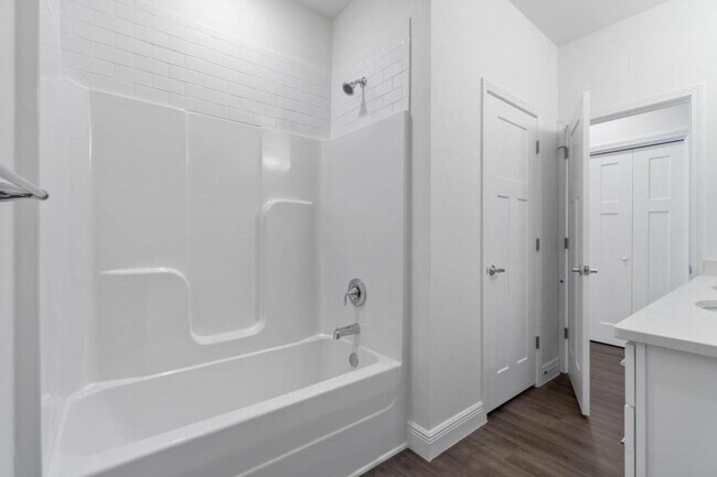 Building Photo - 533 Hill Ln