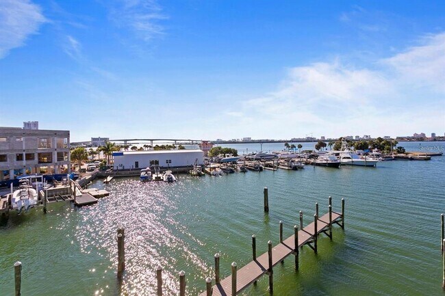 Building Photo - 920 N Osceola Ave