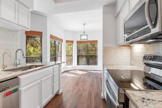 Building Photo - 4711 Spicewood Springs Rd