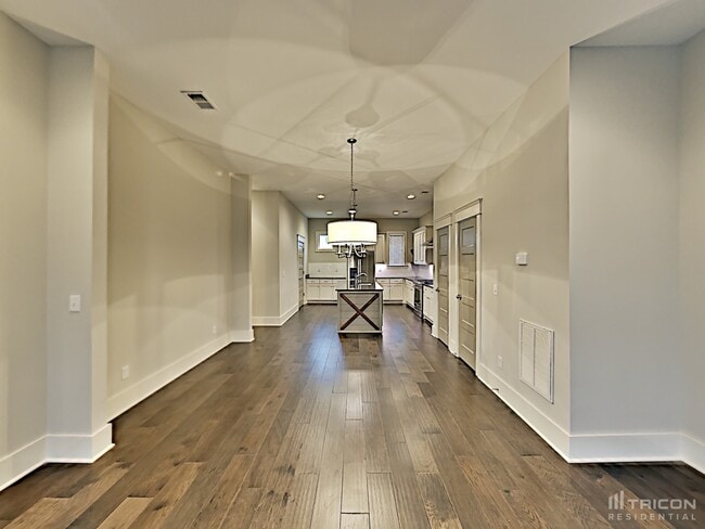 Building Photo - 1204 Hillwood Private Cove